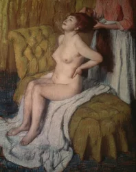 Eine Frau lässt sich kämmen